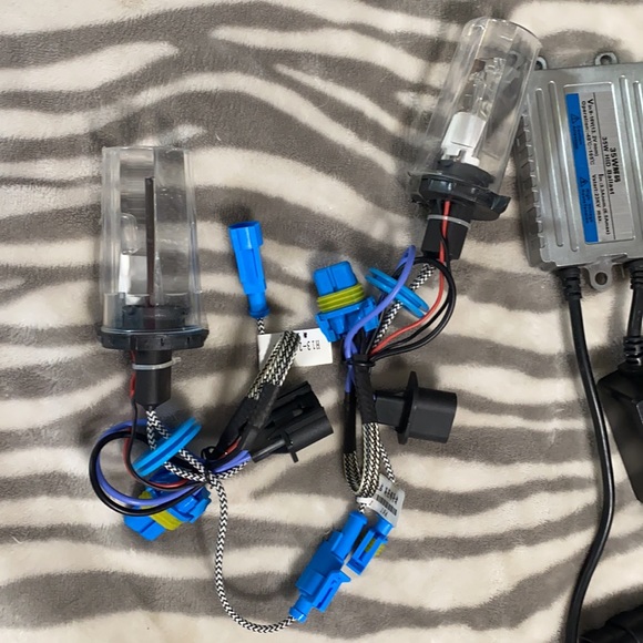 White headlights for a 2011 Chevy Cruz. - Picture 5 of 8